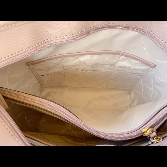 Gaby’sBags👜💕- Michael Kors Pocket Tote Fawn - Picture 7 of 8